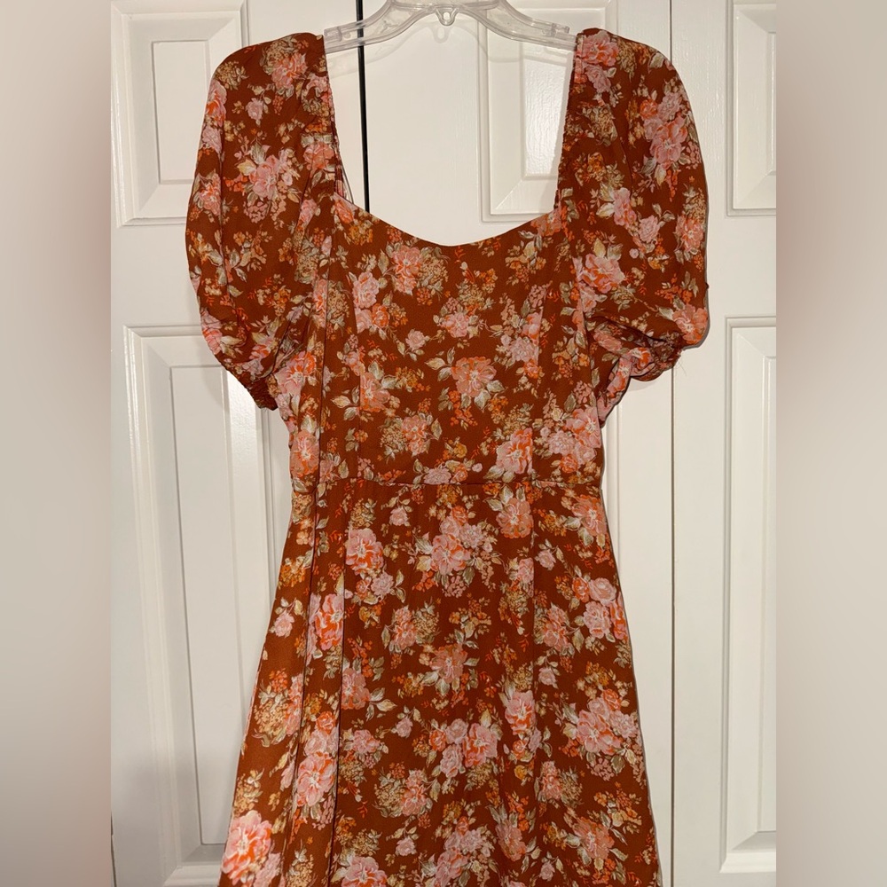 Altar’d‎ State Gorgeous Floral Dress - Picture 3 of 10